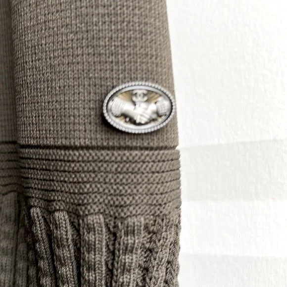 CHANEL Vintage 2008 by Karl Lagerfield ~sheath dress in military green - Picture 13 of 17